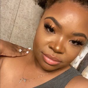 Meet your Posher, Ebony